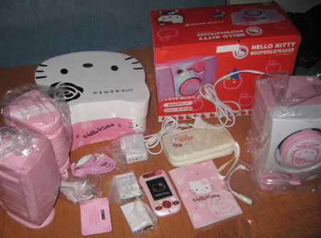 hello-kitty-mobile-speaker3.jpg